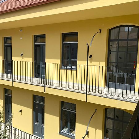 Honest Karlin Aparthotel Prague Exterior photo