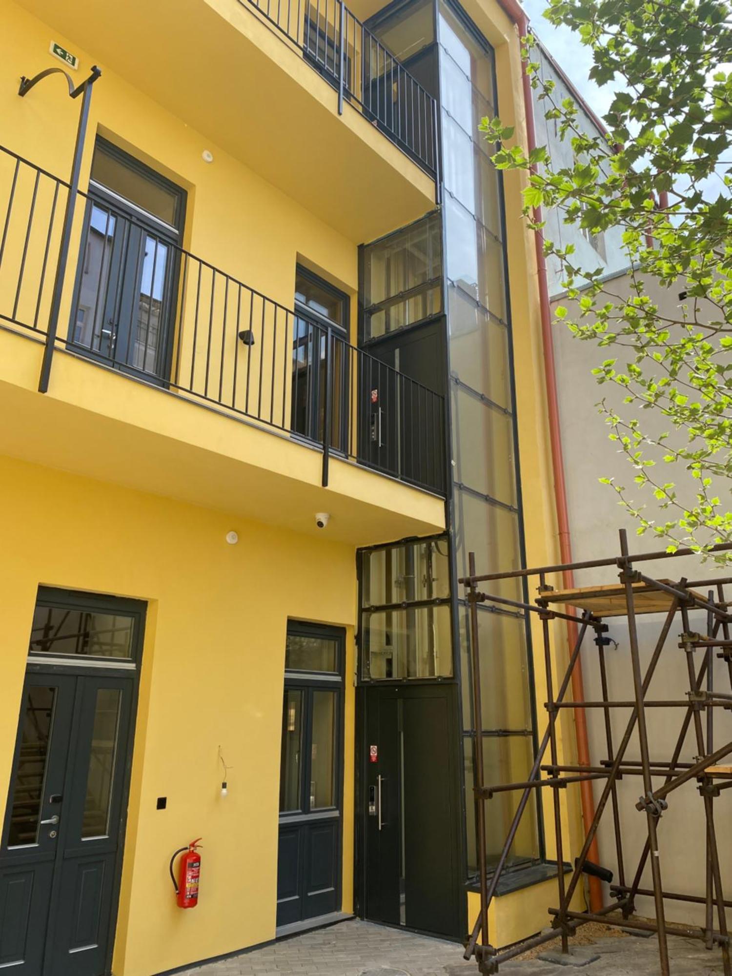 Honest Karlin Aparthotel Prague Exterior photo
