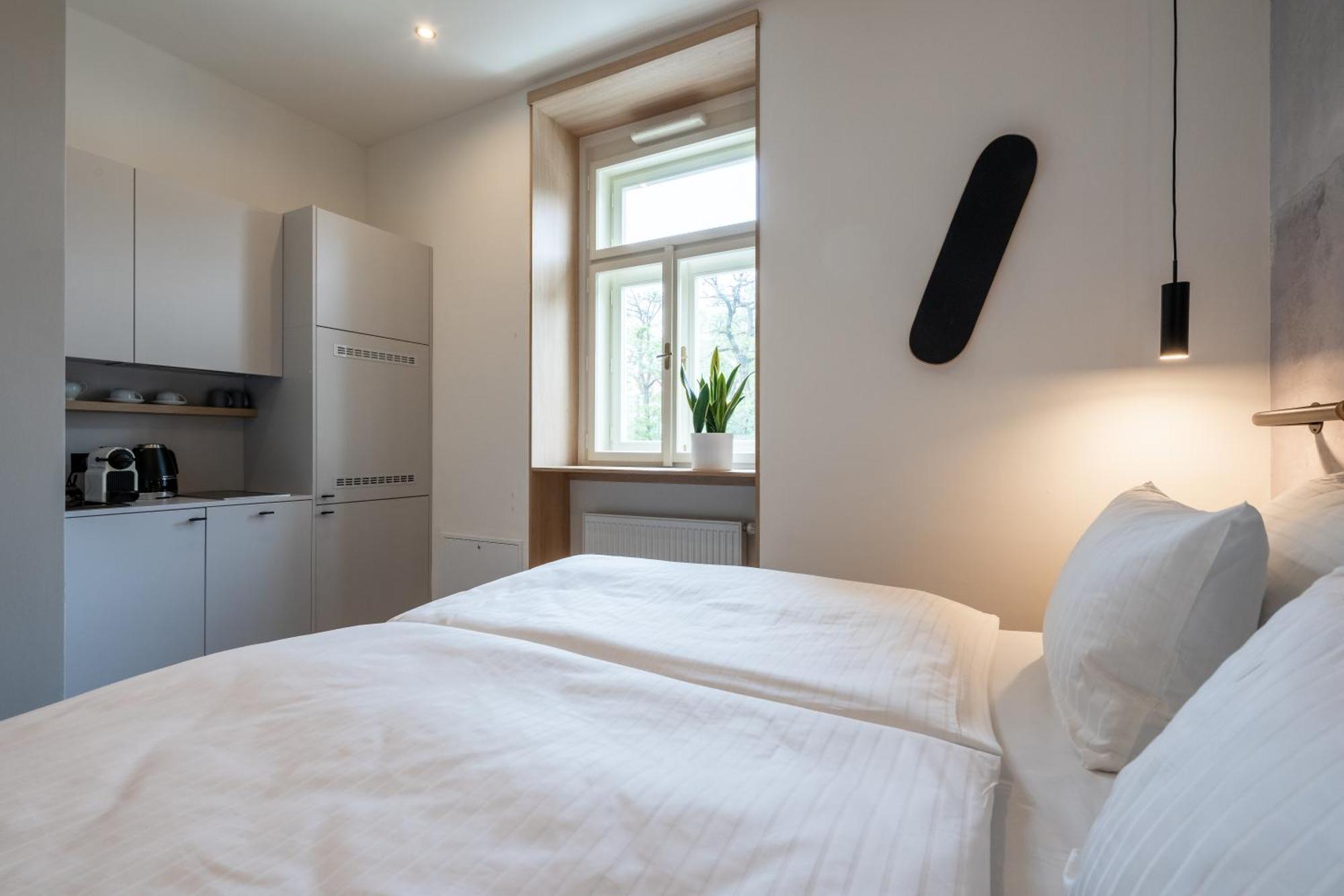 Honest Karlin Aparthotel Prague Exterior photo