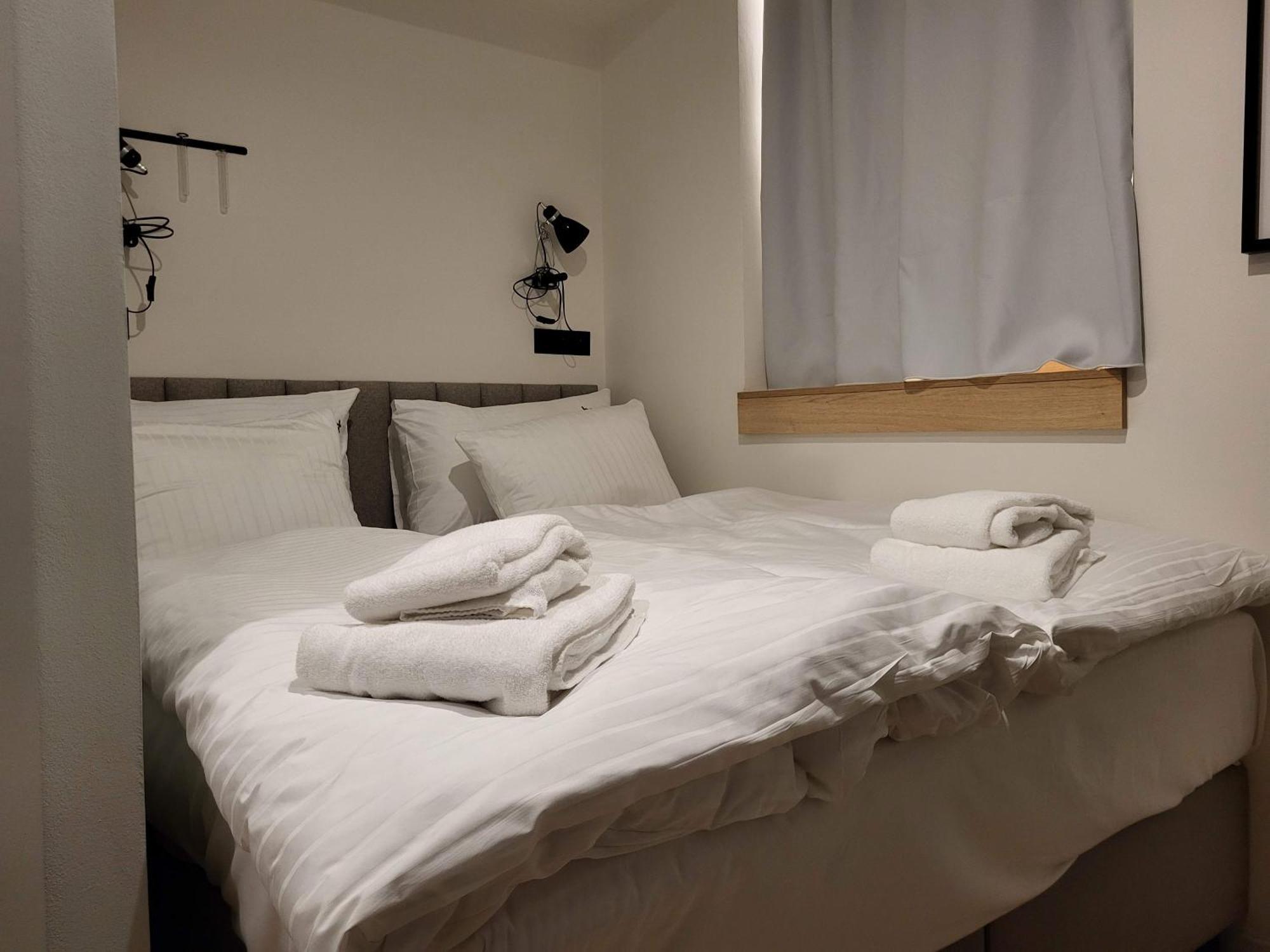 Honest Karlin Aparthotel Prague Room photo